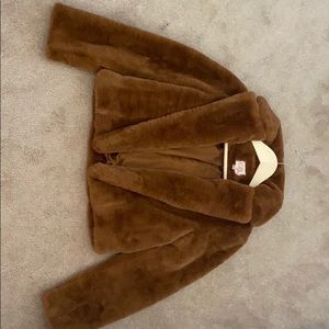 It is fluffy and has a silk on the inside.